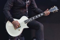 Mass-Hysteria-2